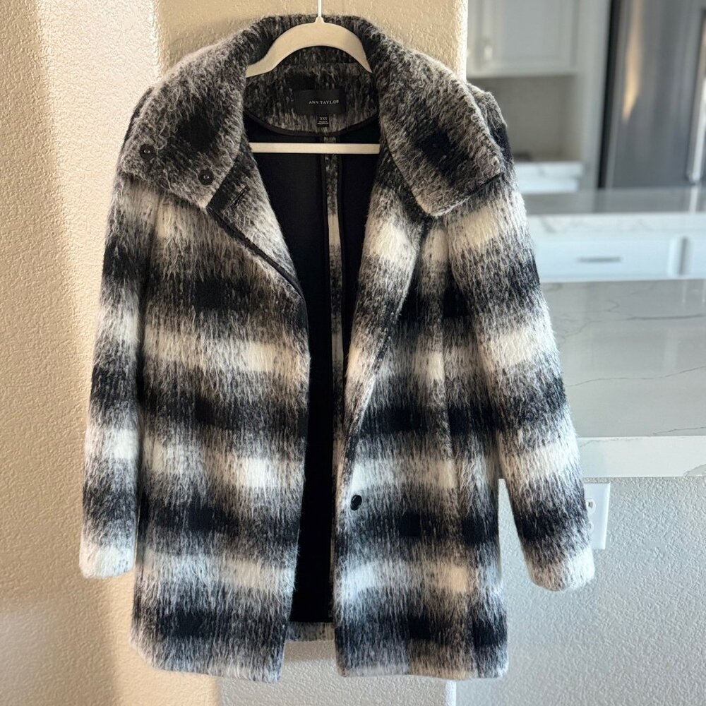 ANN TAYLOR Modern Multi-Color High Collar Coat Women Size xxs (Fits like a xs)